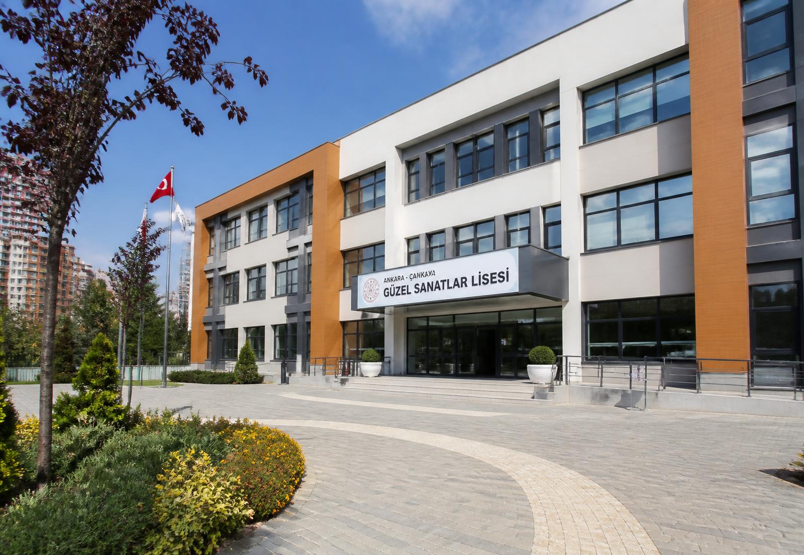 Sancaktepe Lisesi — Eğitim Yapısı projesinde topografik ölçüm